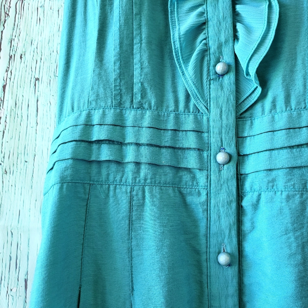 Emerald Ruffled Yoke Bib Ribbon Dress - Picture 4 of 8